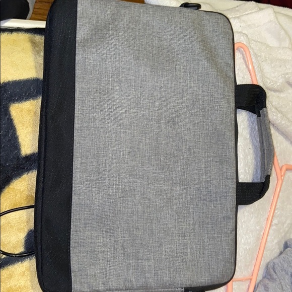 Computer case - Picture 2 of 3